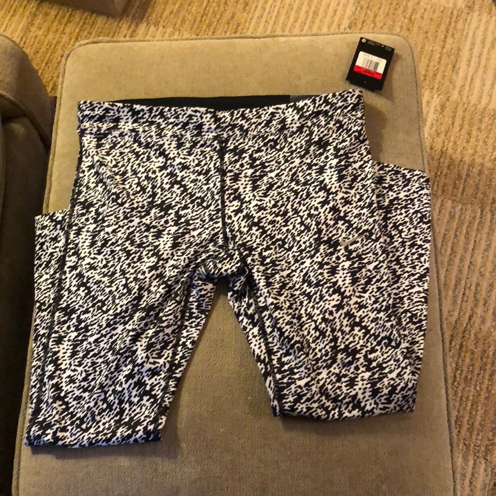 NWT Nike DRI-FIT exercise leggings size L